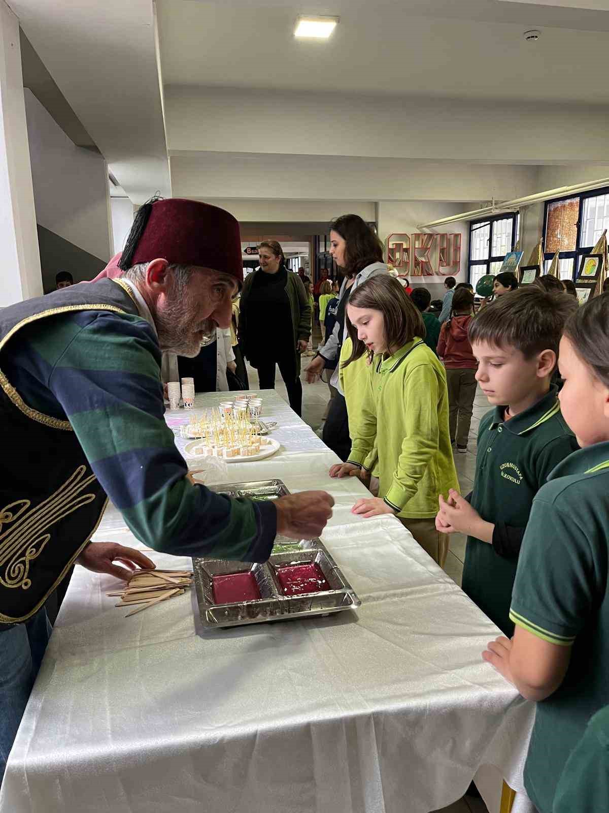 İlkokul koridorunda Ramazan Sokağı coşkusu
