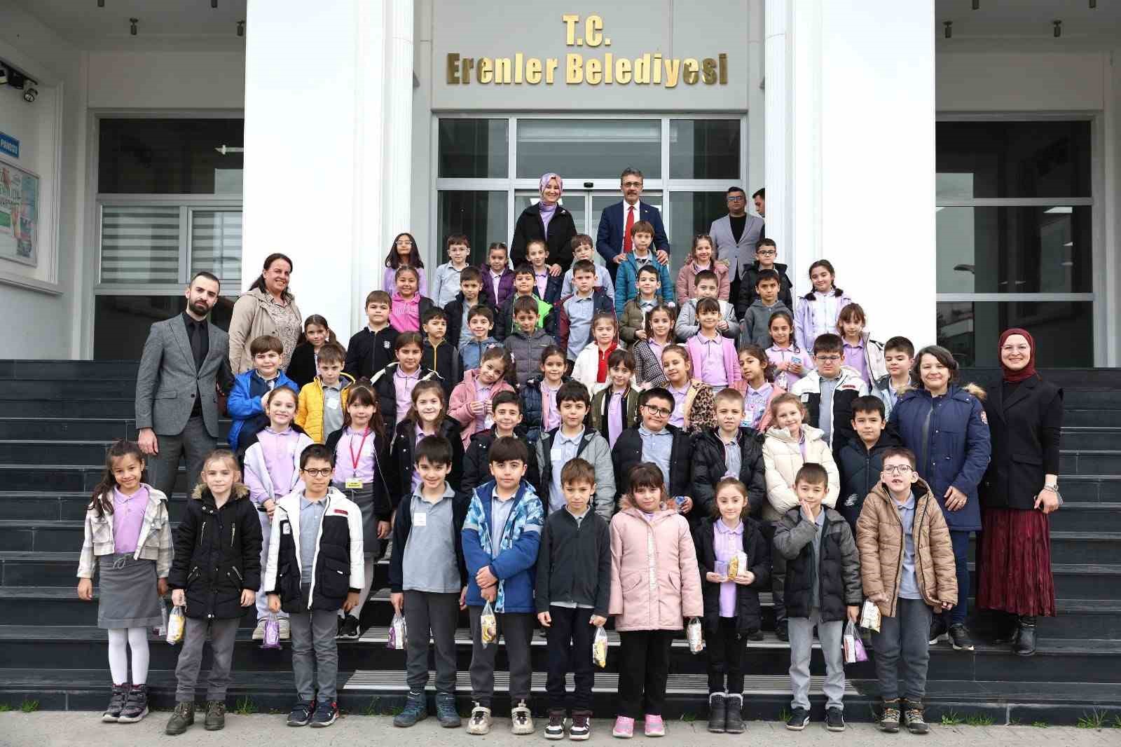 İlkokul öğrencileri Erenler Belediyesi’nde
