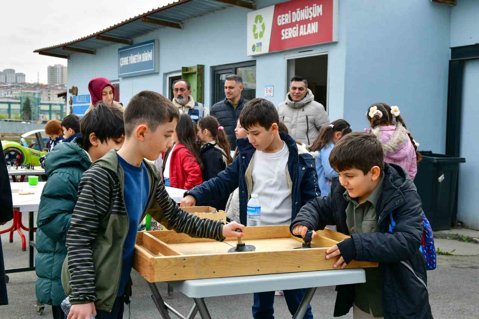 İlkokul öğrencileri geri dönüşümü yerinde öğrendi
