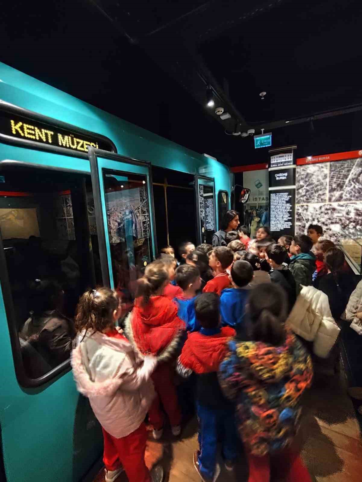 İlkokul öğrencileri, Kent Müzesi’nde tarihe yolculuk yaptı
