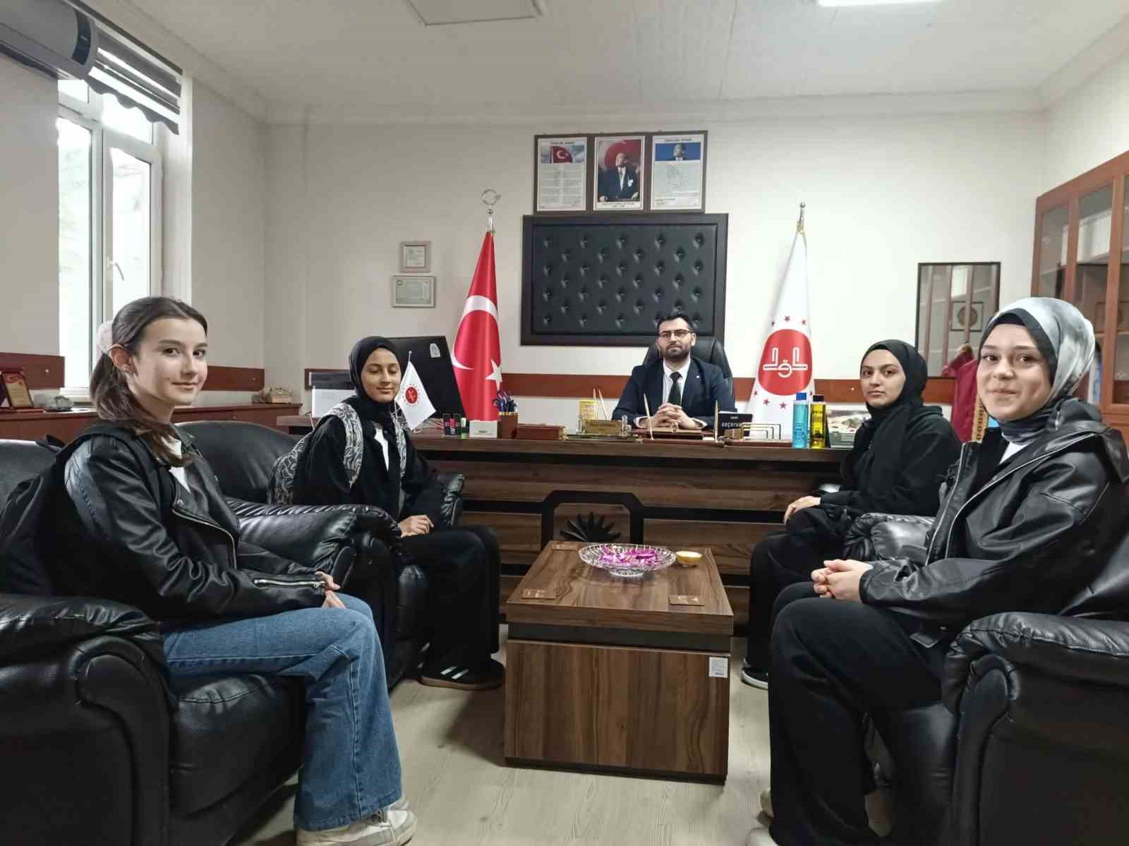 İmam Hatip öğrencileri haçlıklarını Gazze’ye bağışladı
