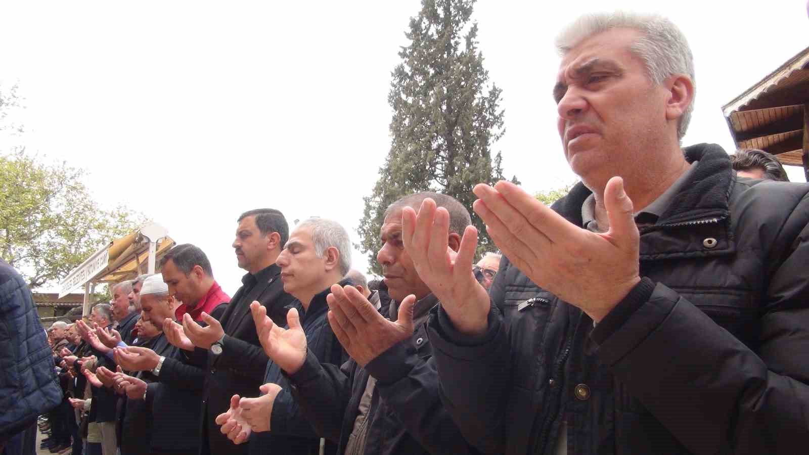 İmamın titreyen sesiyle konuşması duygulandırdı
