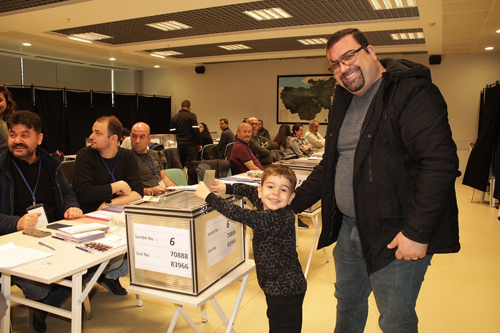 İMO Bursa’da Serdar Atilla Erdem güven tazeledi
İMO Bursa’da Serdar Atilla Erdem güven tazeledi
