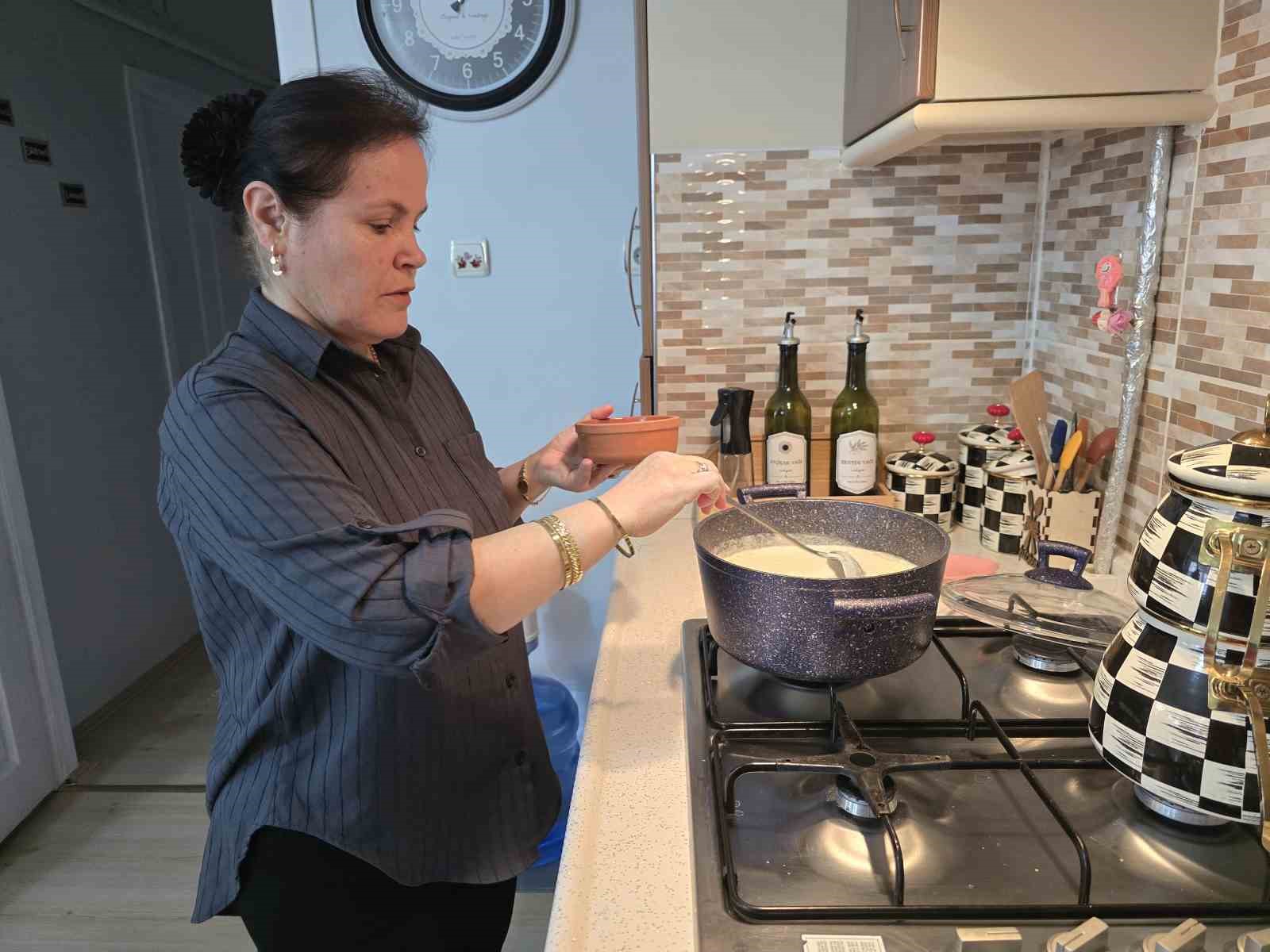 İncir uyutması, adını 2-3 saat uykuya bırakılmasından alıyor, geleneksel tadıyla sofraları süslüyor
