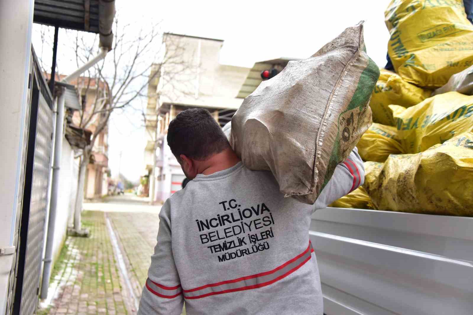 İncirliova Belediyesi’nden ailelere yakacak desteği
