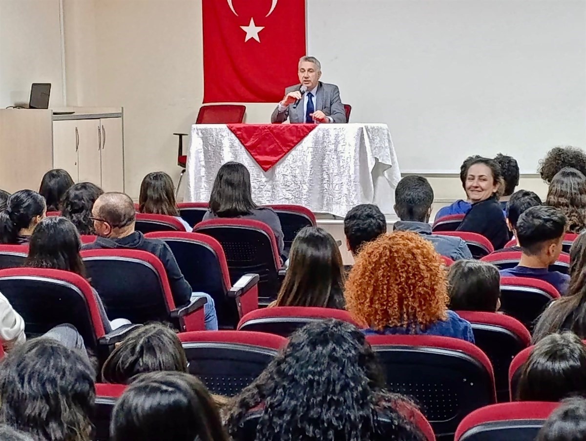 İncirliova Kaymakamı Abay, öğrencilerle Kariyer Günleri’nde buluştu
