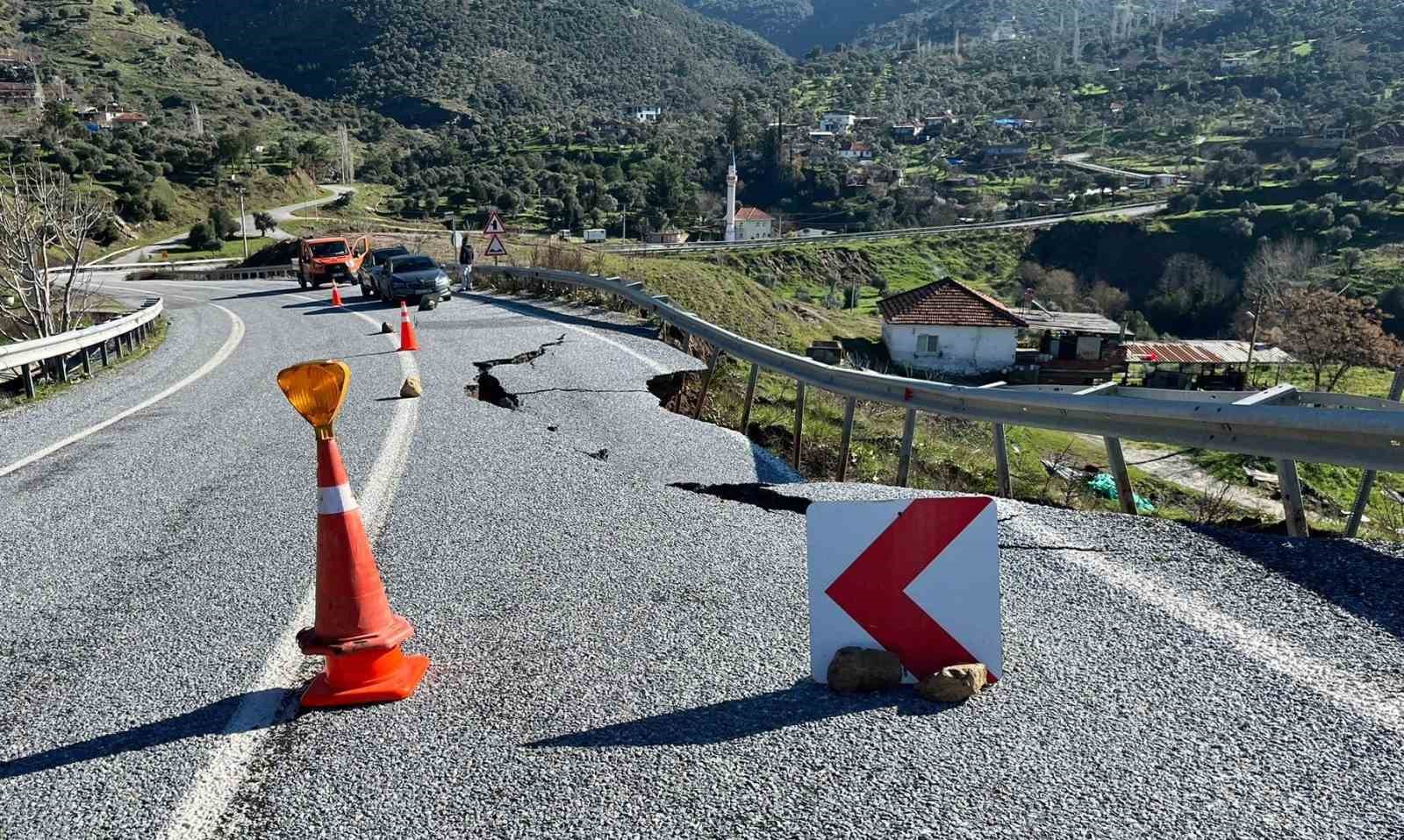 İncirliova-Tire karayolunda trafik tek şeride düştü
