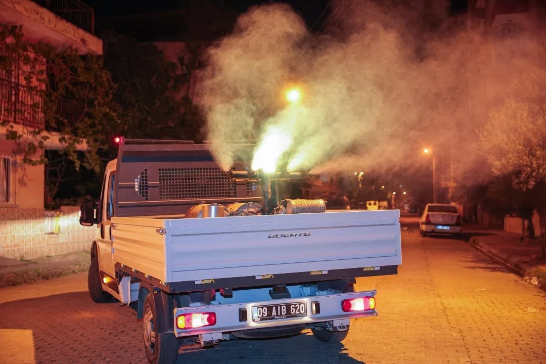 İncirliova’da sivrisinek ve haşereye karşı mesai sürüyor
