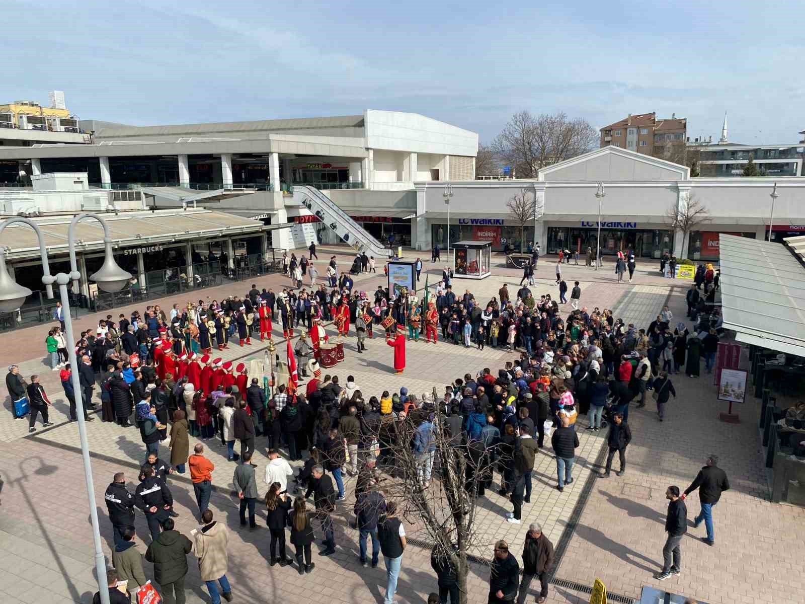 İnegöl AVM’de geleneksel Ramazan buluşmaları
İnegöl AVM’de geleneksel Ramazan buluşmaları