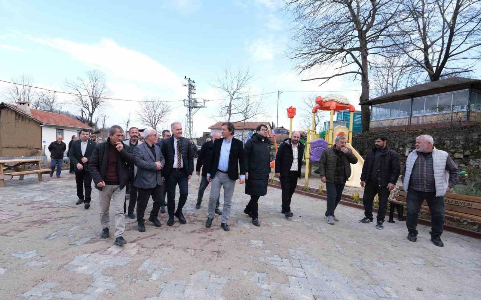 İnegöl Belediyesi’nden İclaliye Mahallesi’nde meydan düzenlemesi
