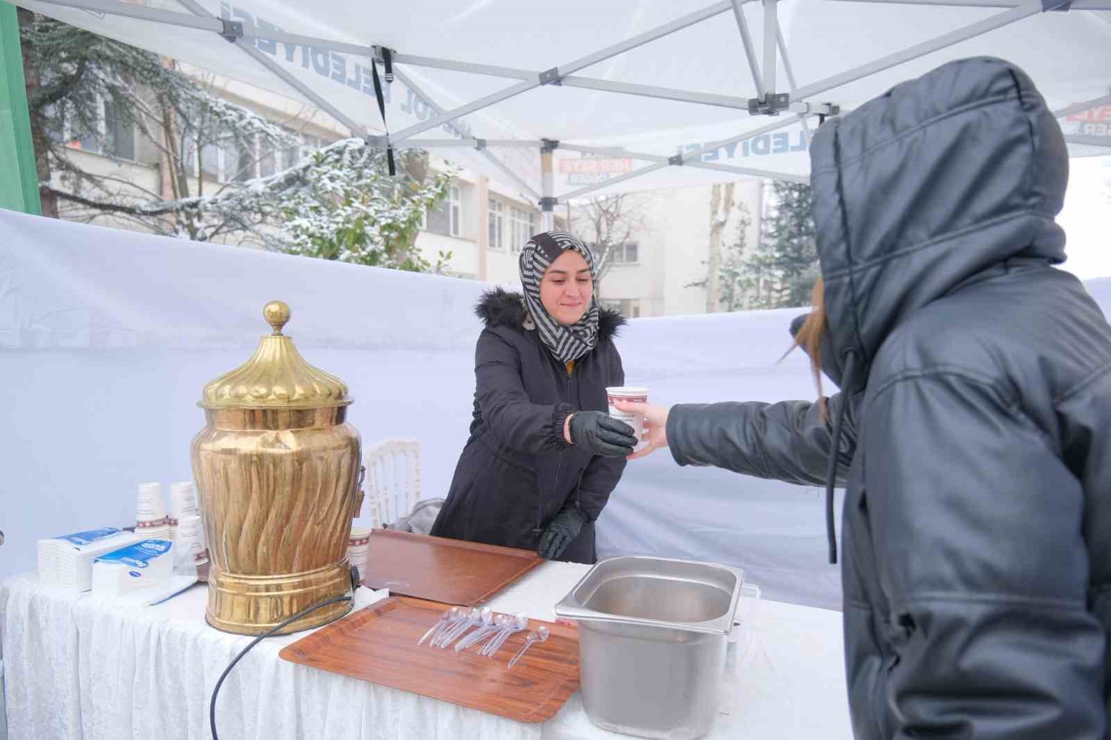 İnegöl Belediyesi’nden öğrencilere ücretsiz çorba ikramı
