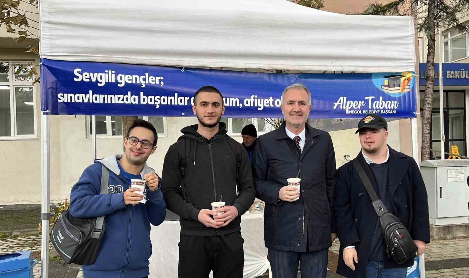 İnegöl Belediyesi’nden öğrencilere ücretsiz çorba ikramı
