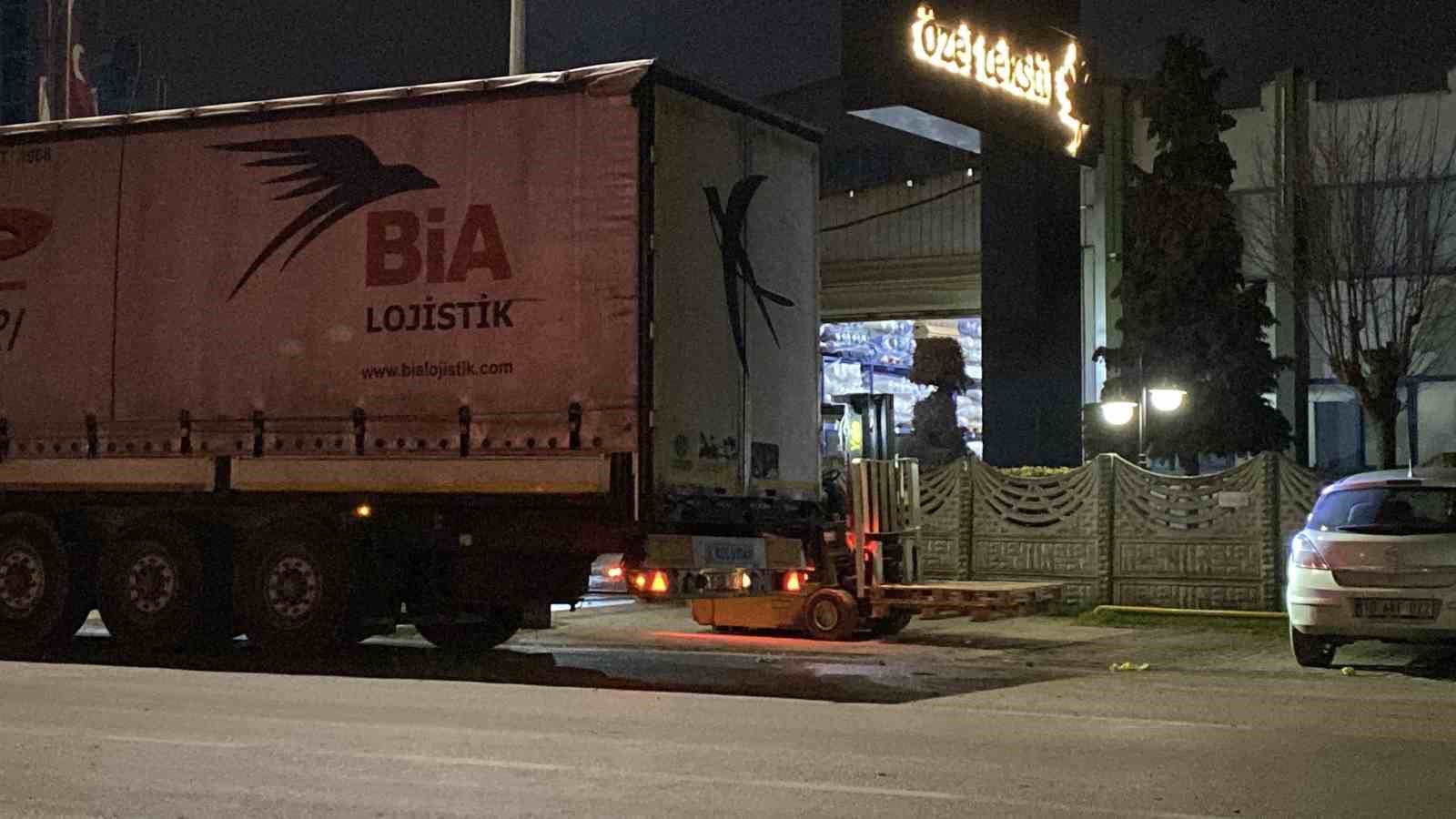 İnegöl OSB’de TIR’ın dorsesinden düşen işçi yaralandı
