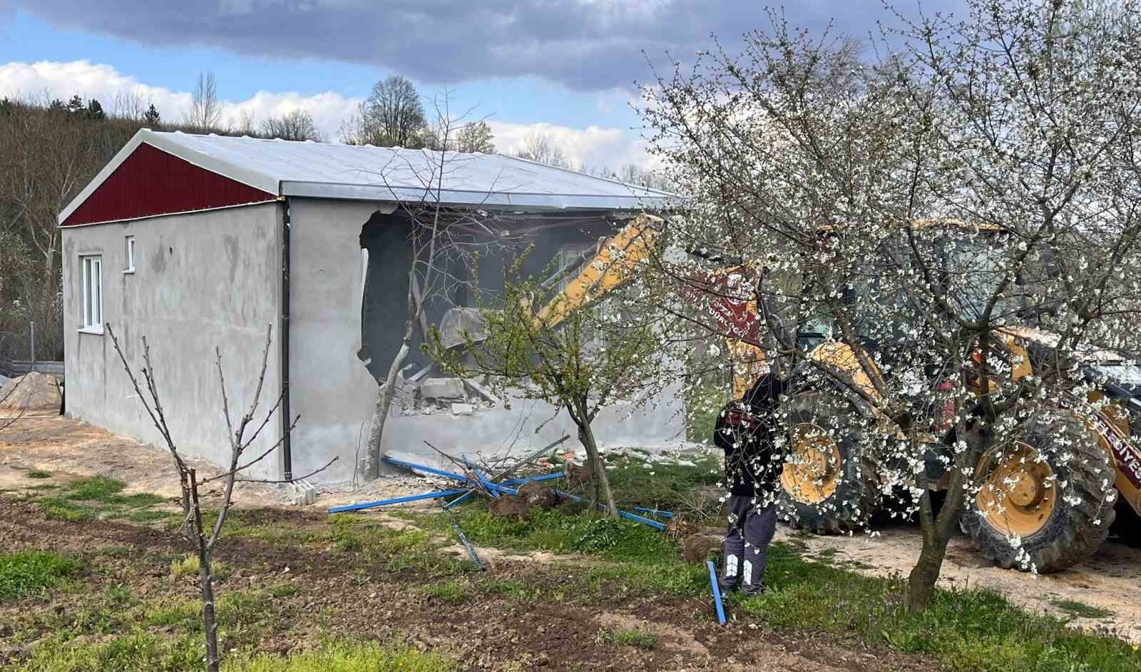 İnegöl’de 142 kaçak yapı yerle bir edildi
