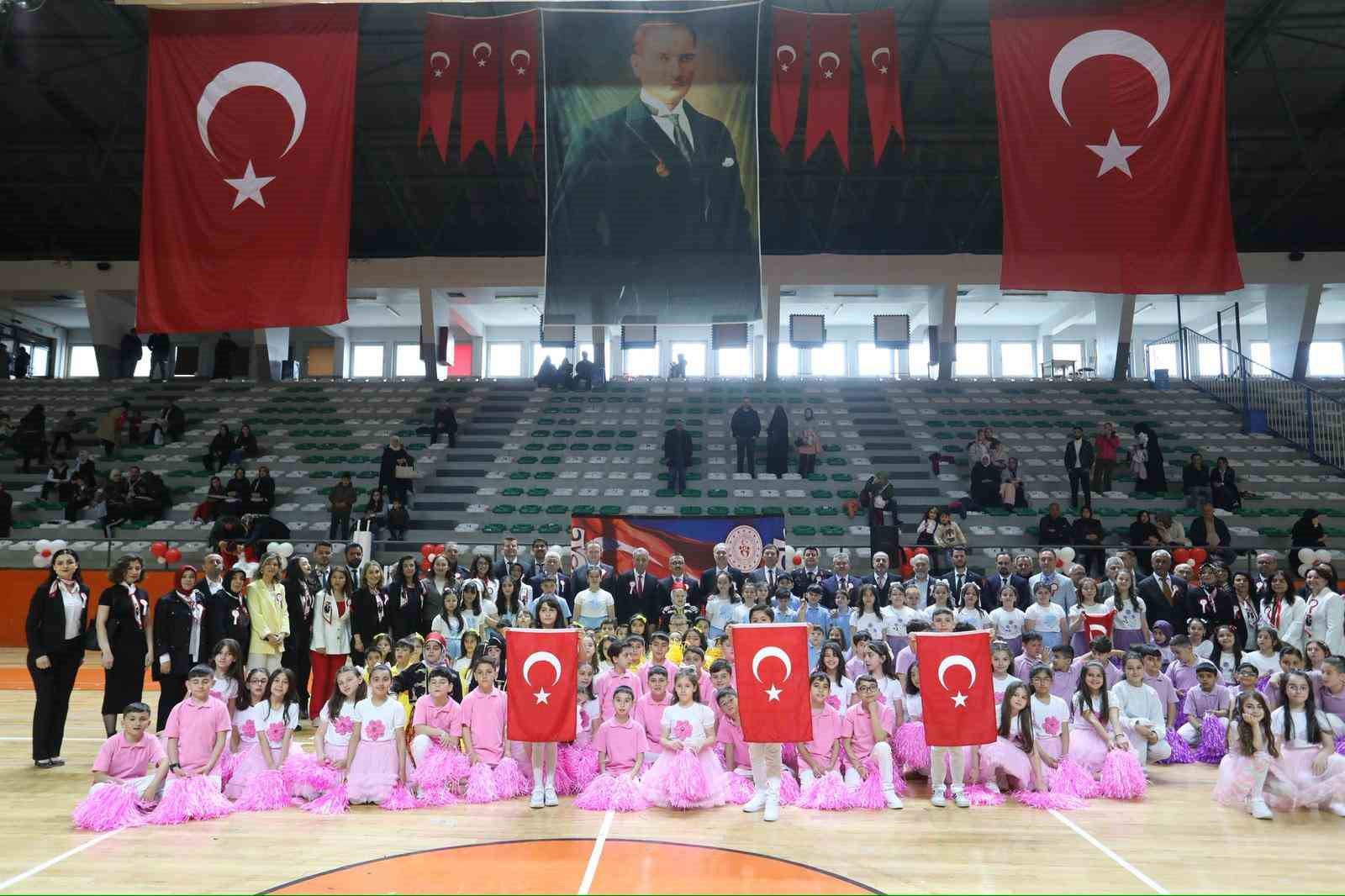 İnegöl’de 23 Nisan coşkuyla kutlandı
