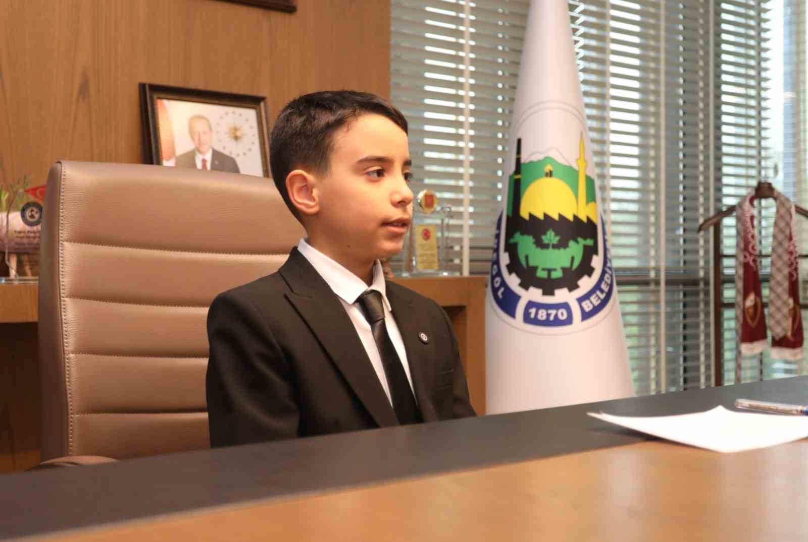 İnegöl’de başkanlık koltuğuna Umut Alp Yiğit oturdu
