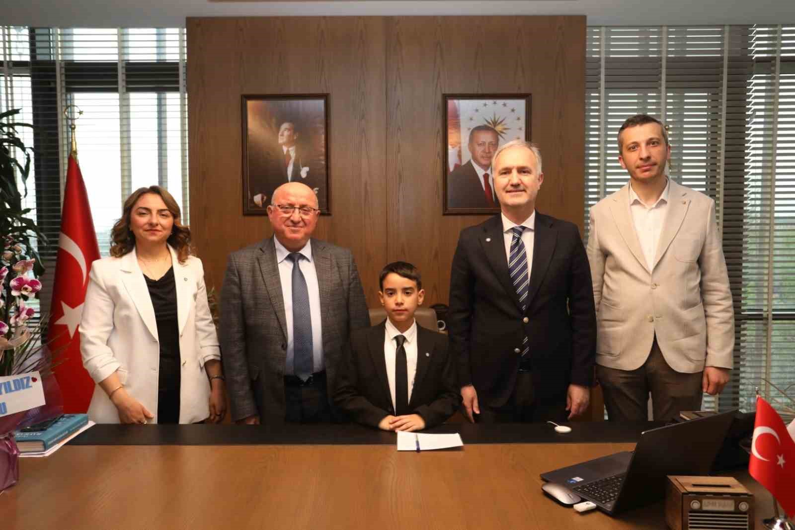 İnegöl’de başkanlık koltuğuna Umut Alp Yiğit oturdu
