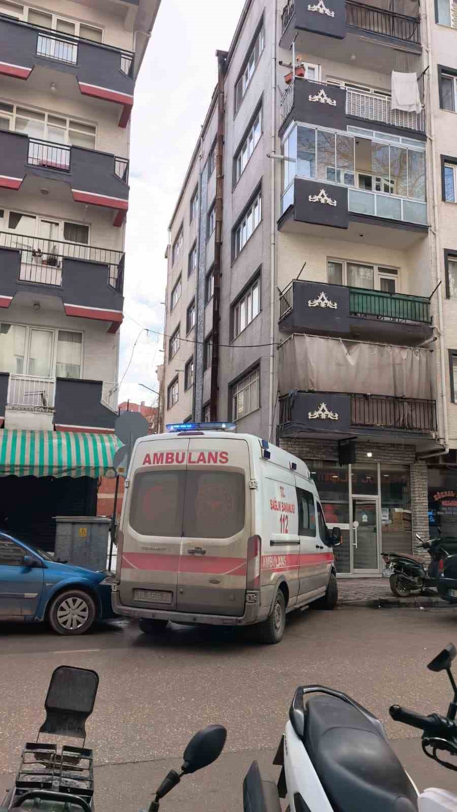 İnegöl’de genç adam evinde ölü bulundu
