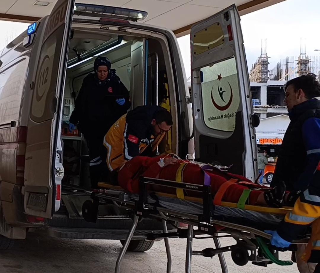 İnegöl’de kontrolden çıkan otomobil ağaca çarptı: 1 yaralı
