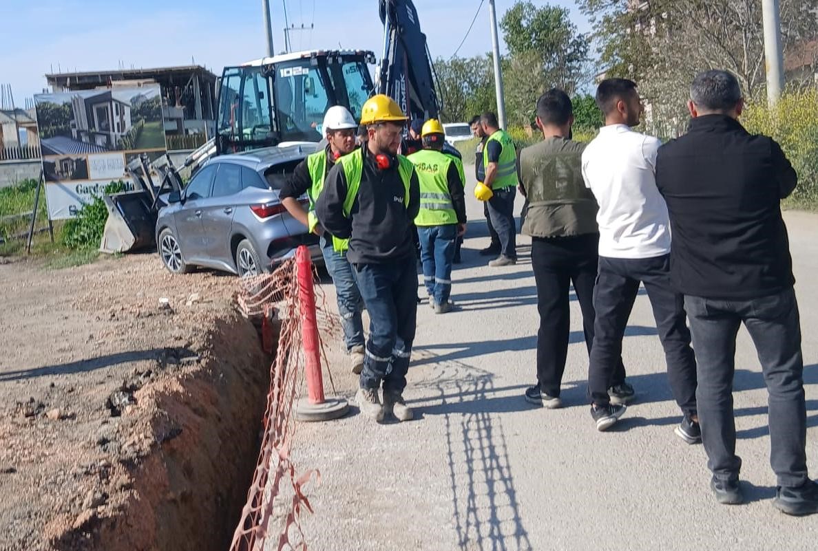 İnegöl’de otomobil iş makinasına çarptı: 1 yaralı
