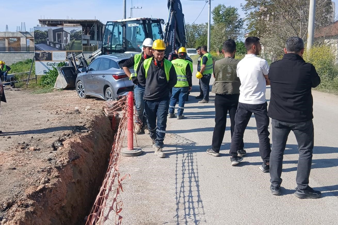 İnegöl’de otomobil iş makinasına çarptı: 1 yaralı
