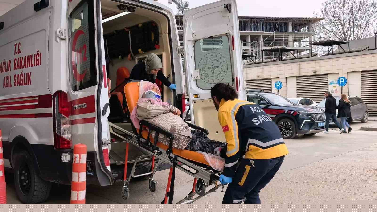 İnegöl’de otomobiller çarpıştı: 5 yaralı
