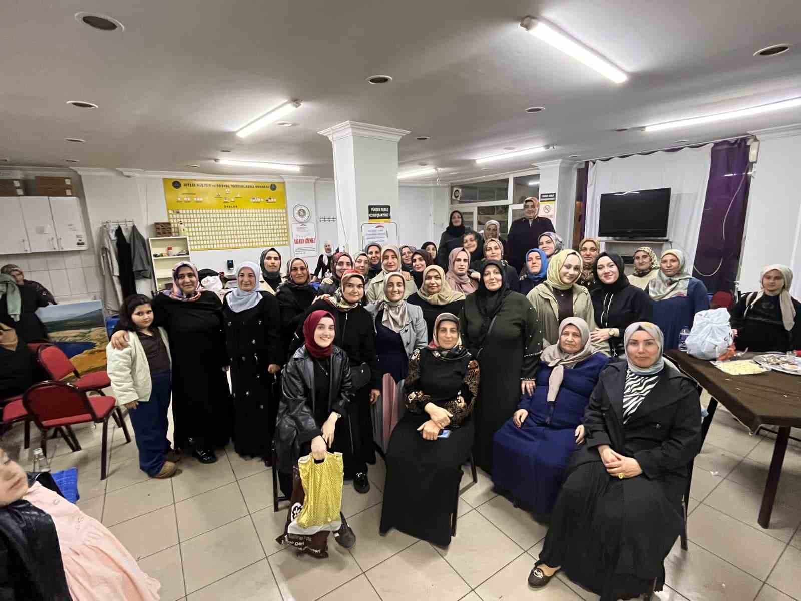 İnegöl’de roller değişti: Erkekler evde, kadınlar kahvede
