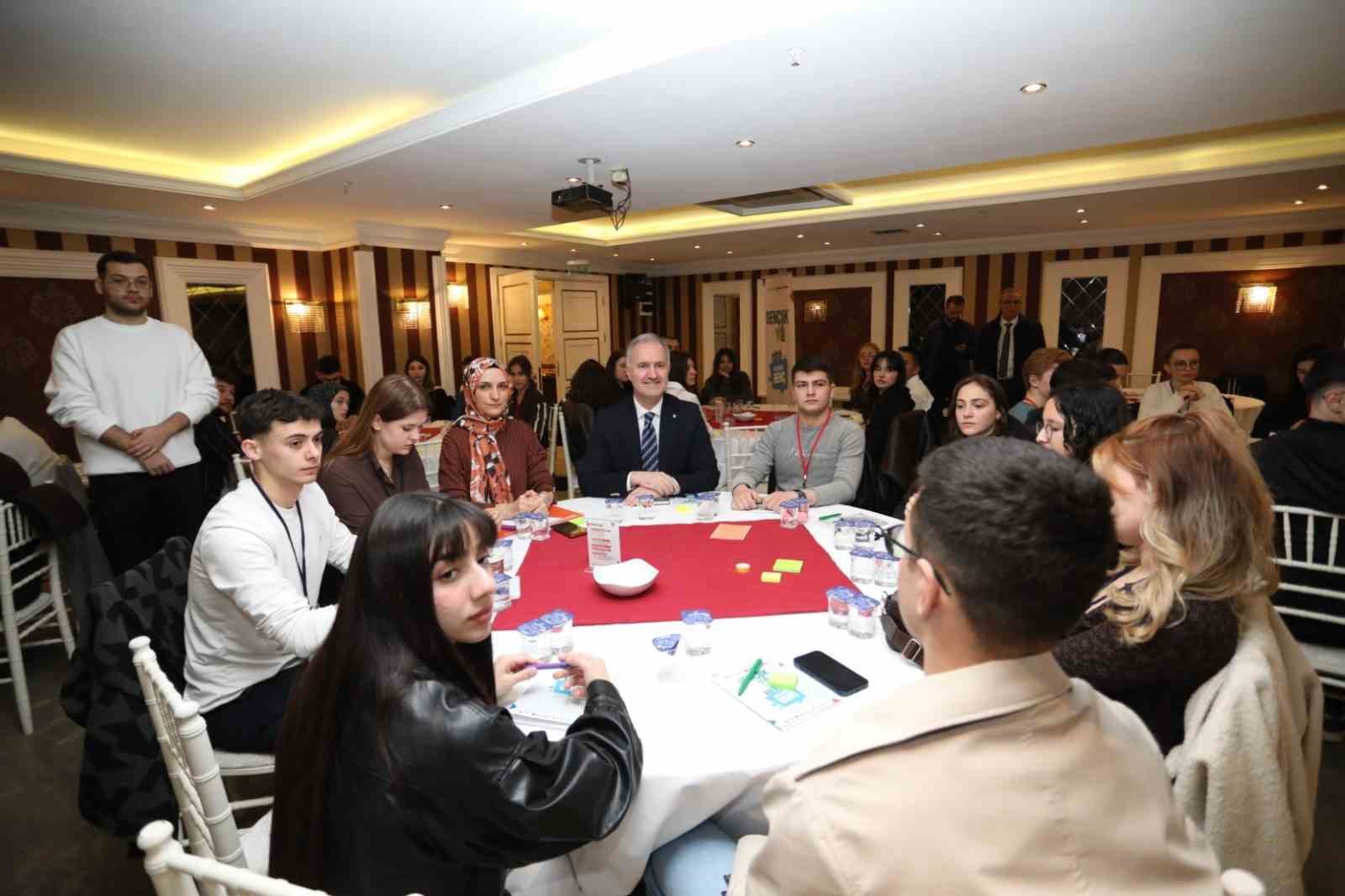 İnegöl’de söz gençlerin: 100’ü aşkın öğrenci geleceğin şehrini konuştu
İnegöl’de söz gençlerin: 100’ü aşkın öğrenci geleceğin şehrini konuştu