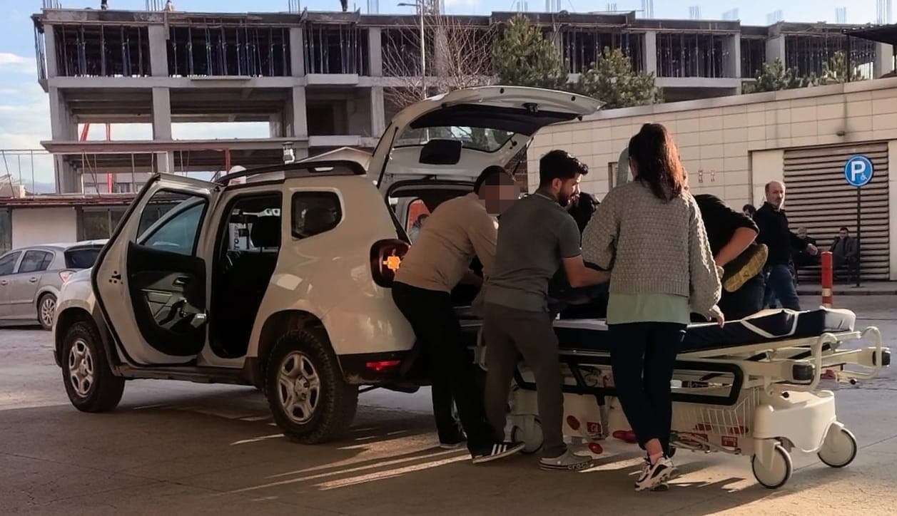 İnegöl’de yaralıyı bagajda acile getirdiler
