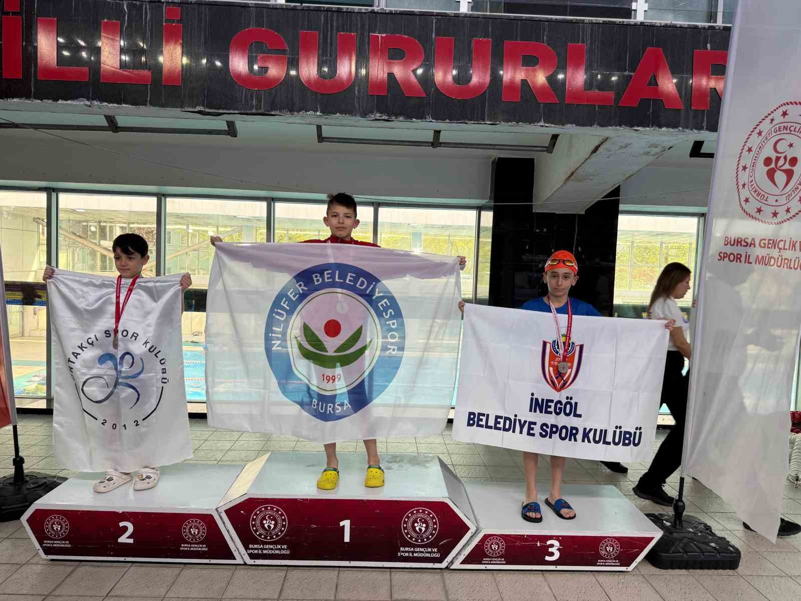 İnegöllü minik yüzücülerden 18 madalyalık gurur
