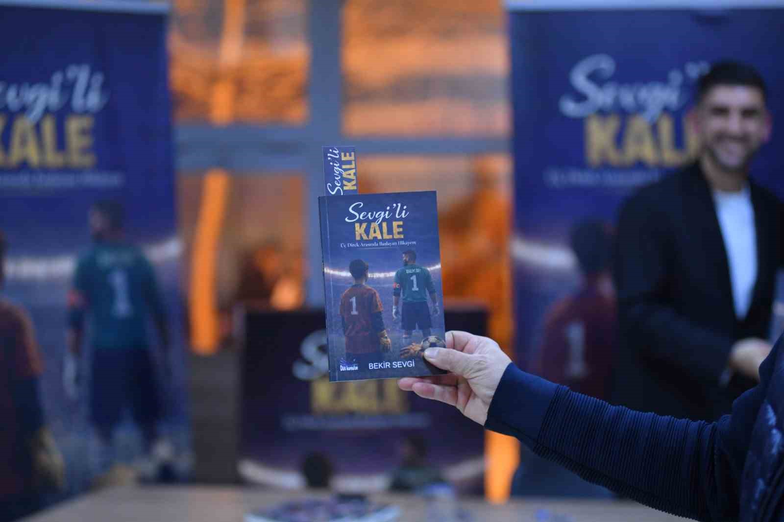 İnegölspor’un kalecisi Bekir Sevgi’nin "Sevgi’li kale" isimli kitabının lansmanı yapıldı
