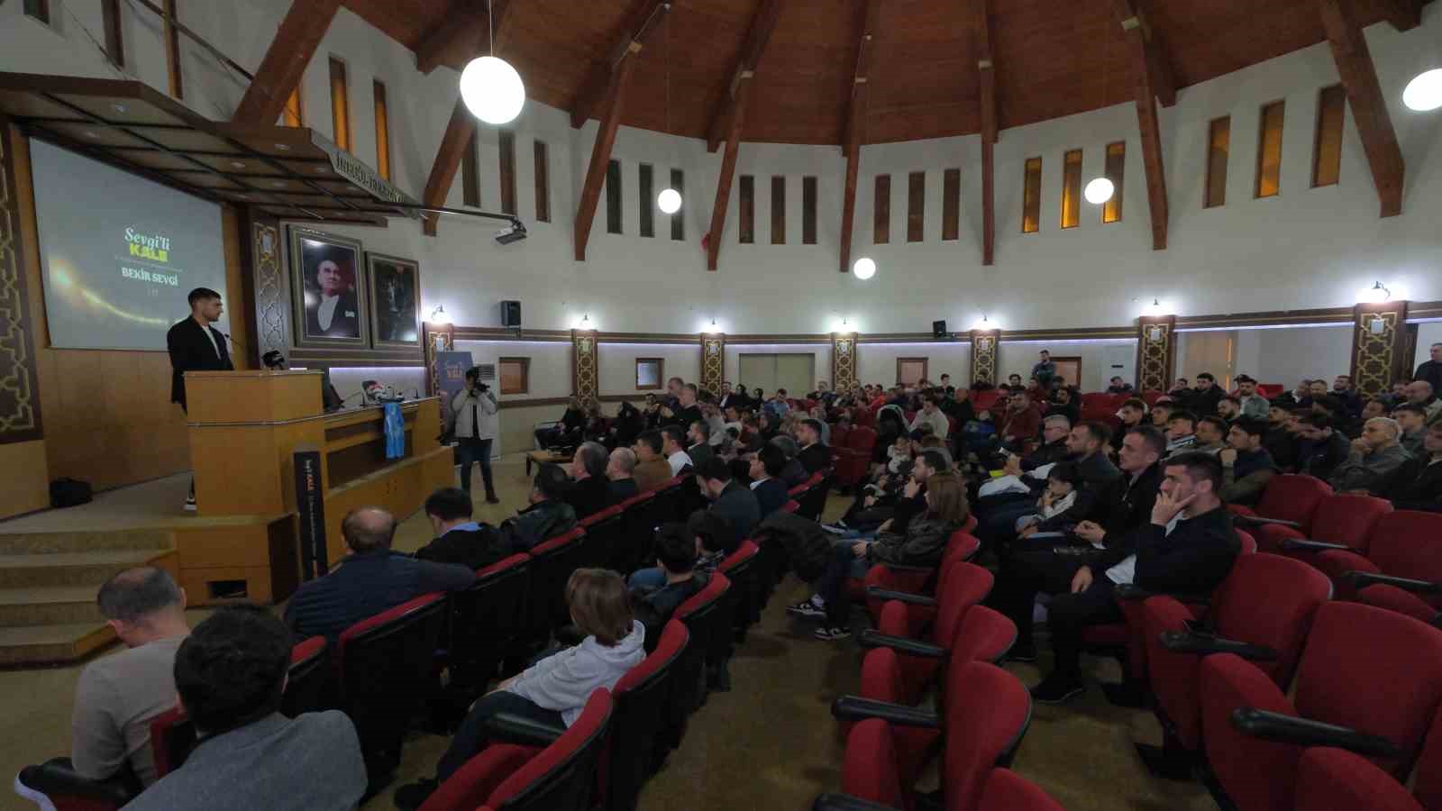 İnegölspor’un kalecisi Bekir Sevgi’nin "Sevgi’li kale" isimli kitabının lansmanı yapıldı
