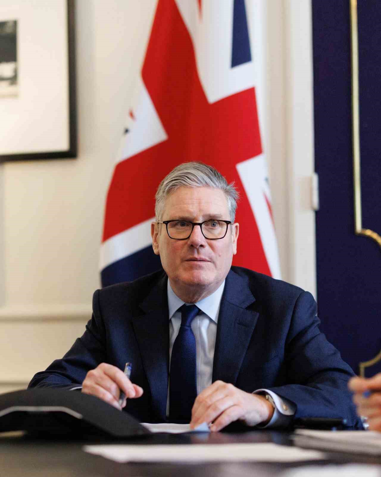 İngiltere, Kıbrıs Adası çevresine savaş gemisi konuşlandıracak
İngiltere, Kıbrıs Adası çevresine savaş gemisi konuşlandıracak