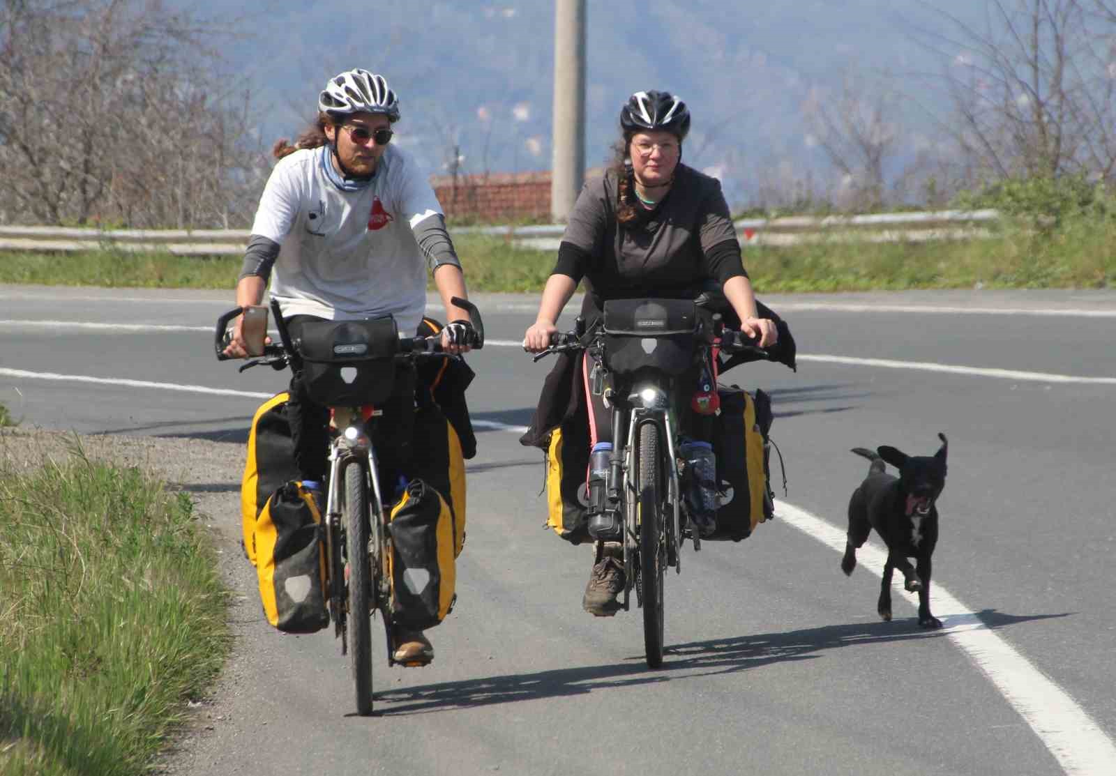 İngiltere’den çıkıp 6 kıtayı bisikletle geçmeyi hedefleyen iki maceracı Ordu’ya ulaştı
