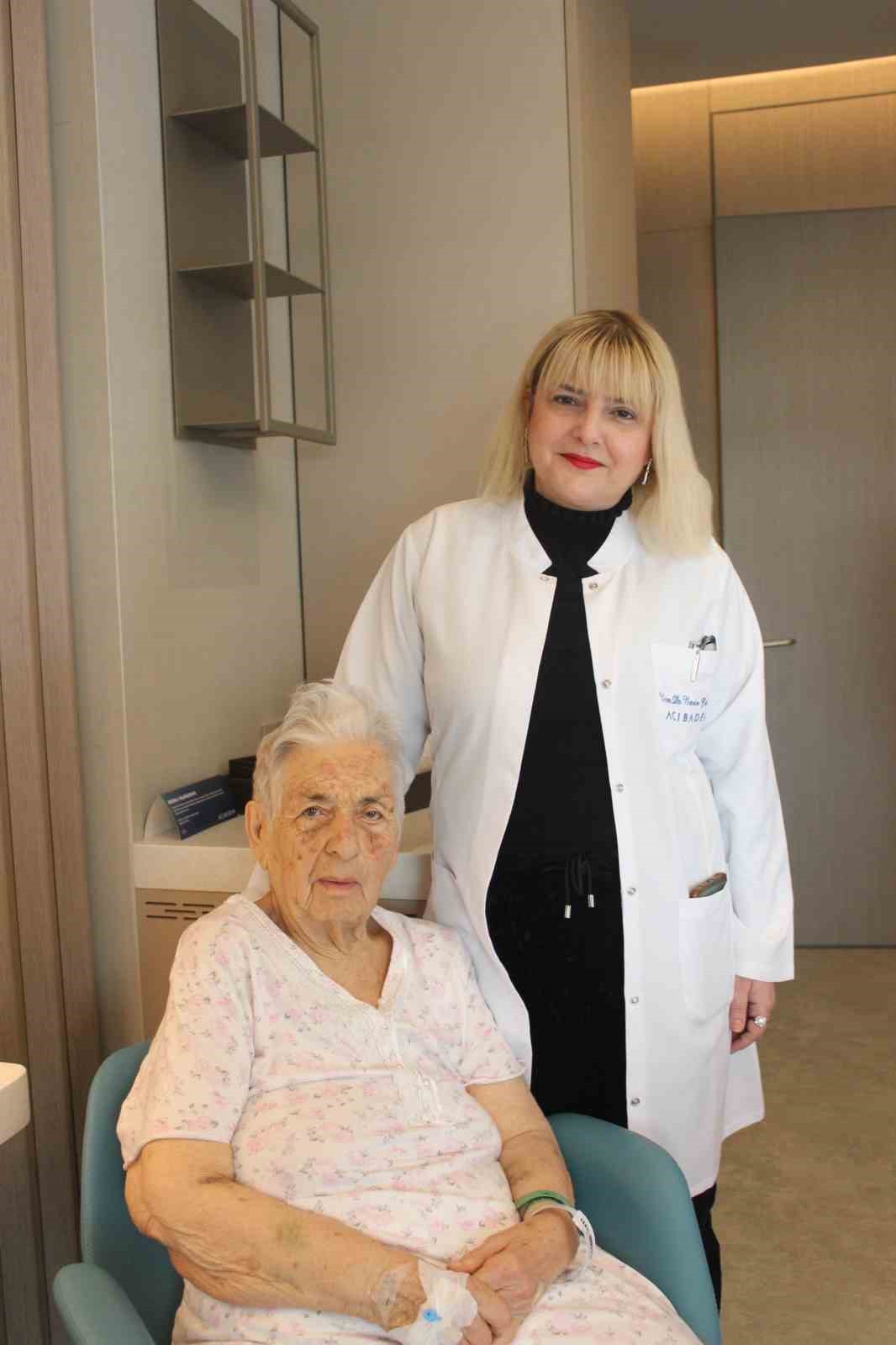 İnme geçiren 93 yaşındaki hasta akut tedaviyle ayağa kalktı
İnme geçiren 93 yaşındaki hasta akut tedaviyle ayağa kalktı