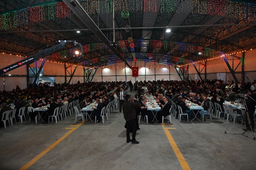 İnönü’de Kadir Gecesi’nde binlerce kişi iftar sofrasında buluştu

