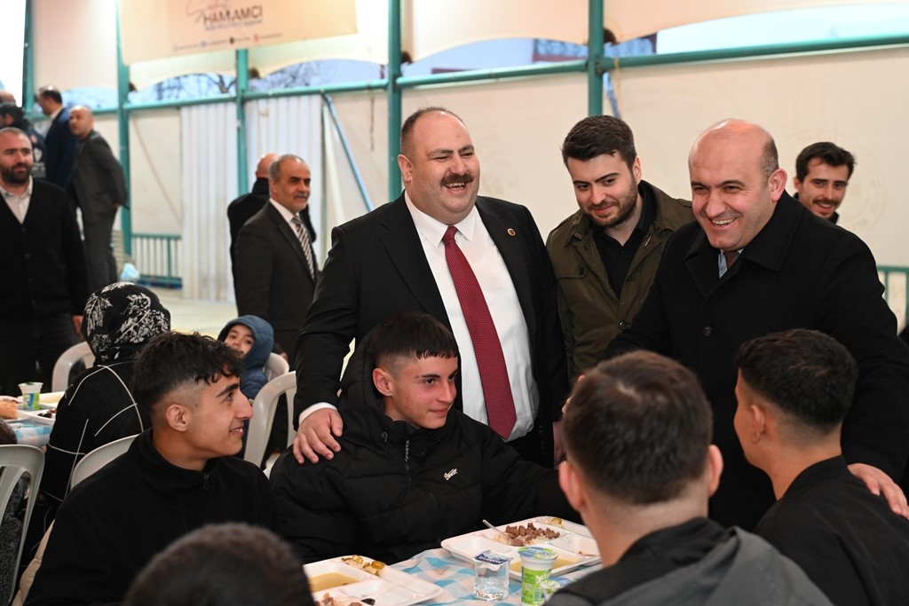 İnönü’de Kadir Gecesi’nde binlerce kişi iftar sofrasında buluştu

