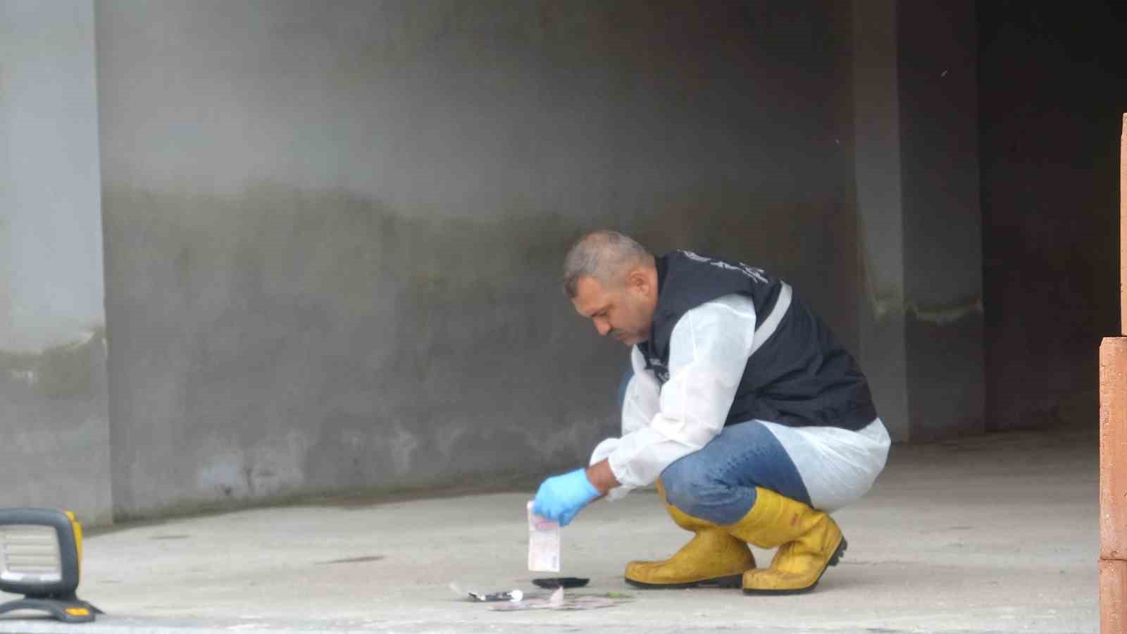 İnşaat halindeki binada erkek cesedi bulundu
