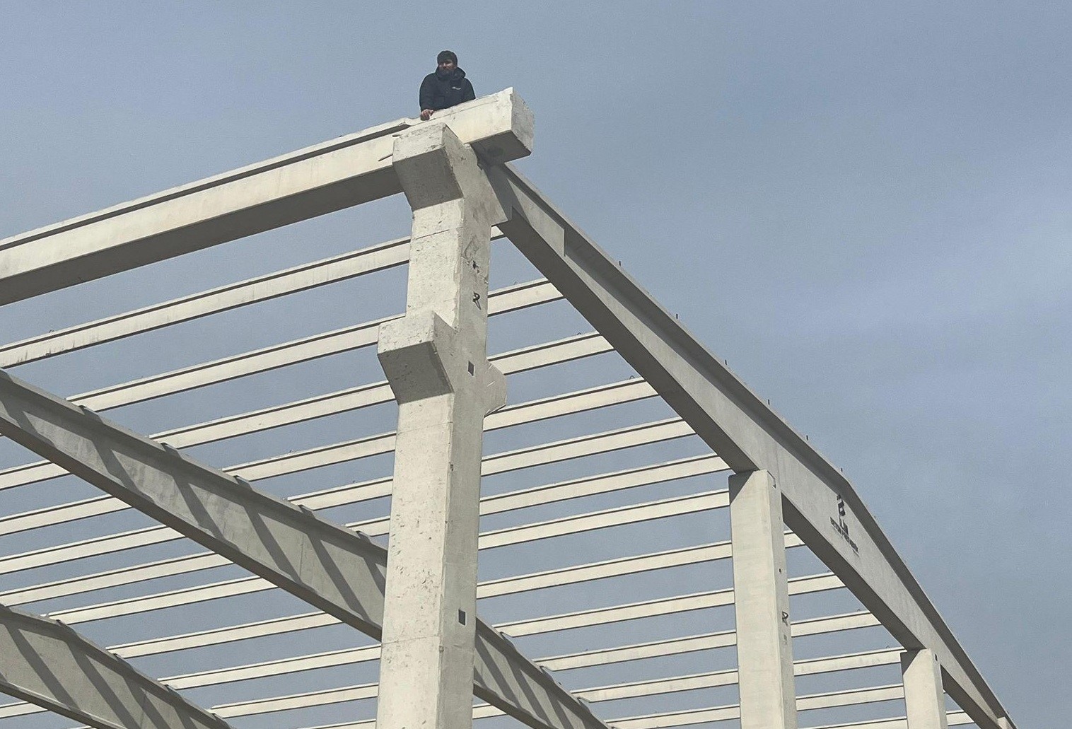 İnşaat sahasında çökme: 3 işçi yaralandı, mahsur kalan 1 kişi kurtarıldı
