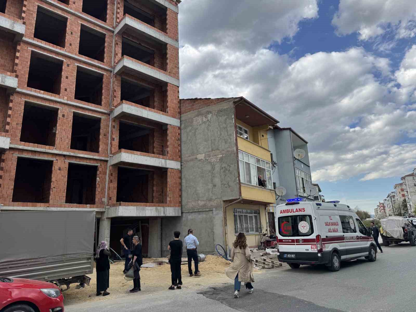 İnşaatta kafasına mutfak tüpü düşen işçi hayatını kaybetti
