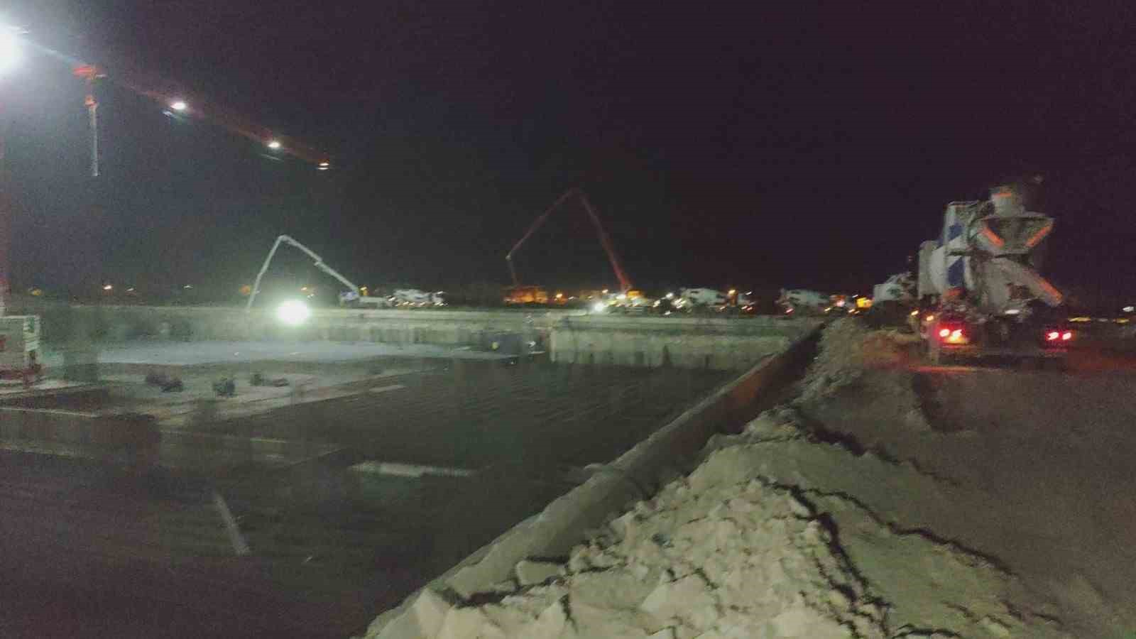 İnşaatta yaklaşık 7 metre yükseklikten düşen işçi yaralandı
