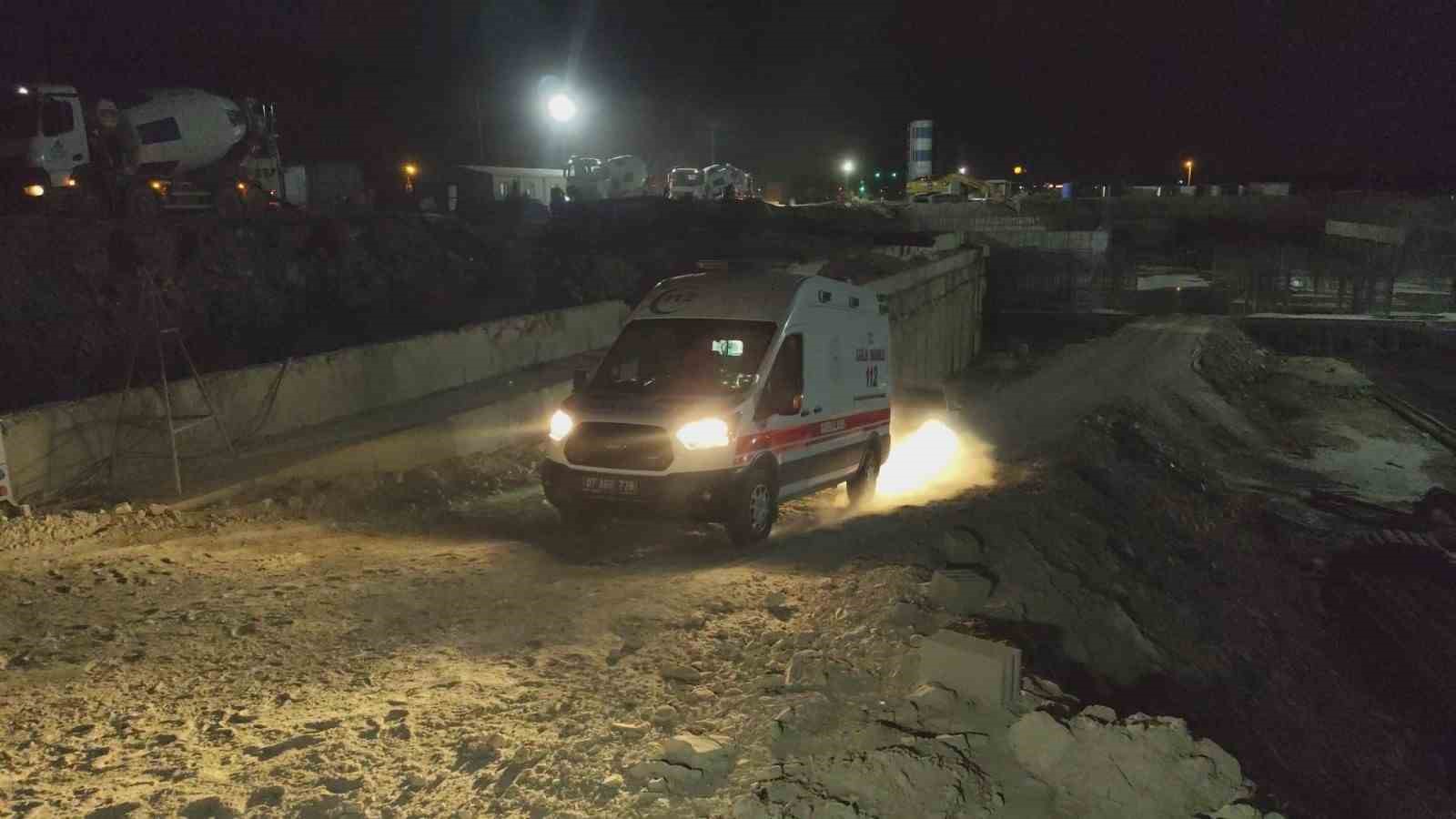 İnşaatta yaklaşık 7 metre yükseklikten düşen işçi yaralandı
