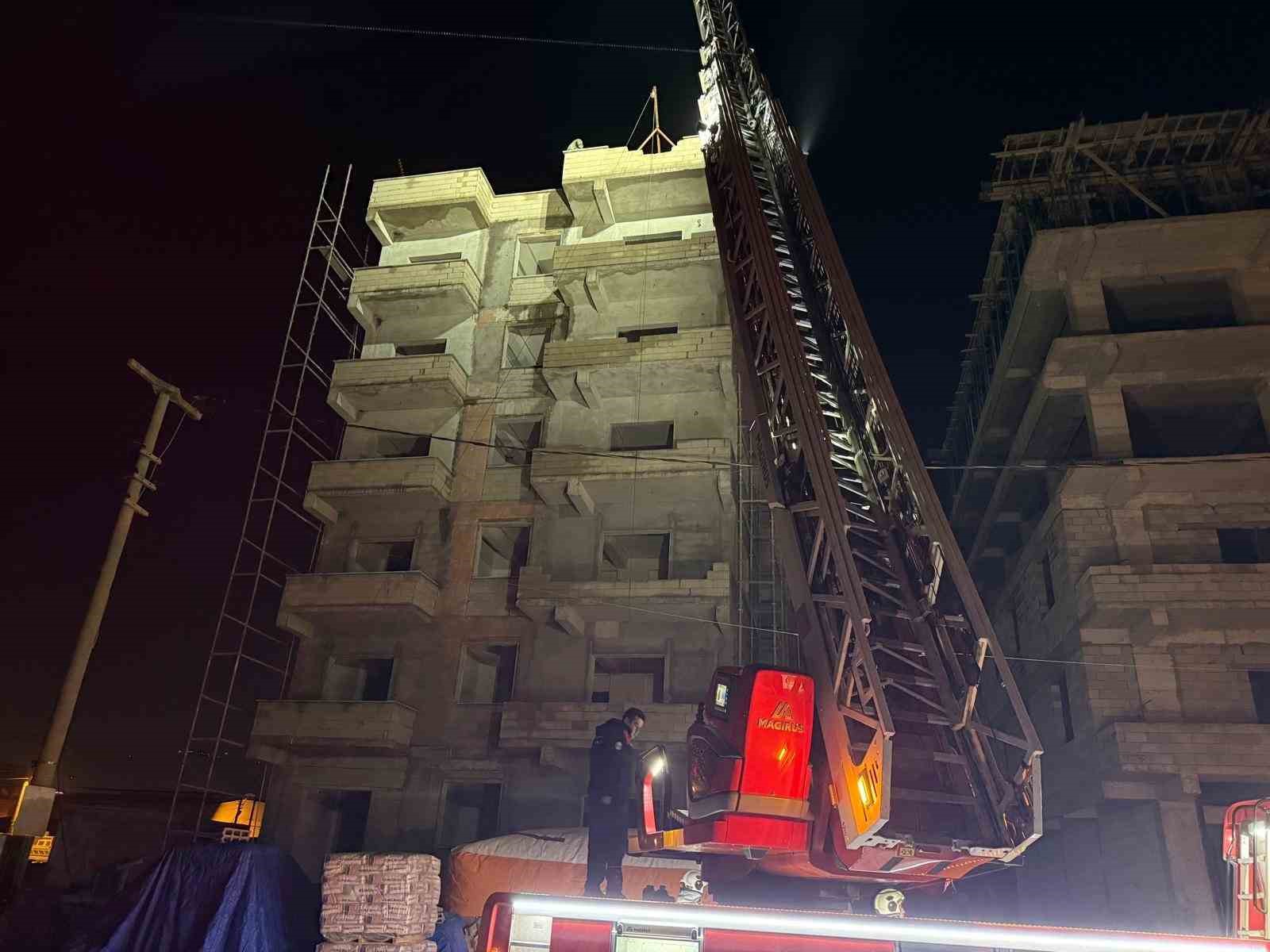 İntihara kalkışan şahsı itfaiye ve polis ekipleri vazgeçirdi
