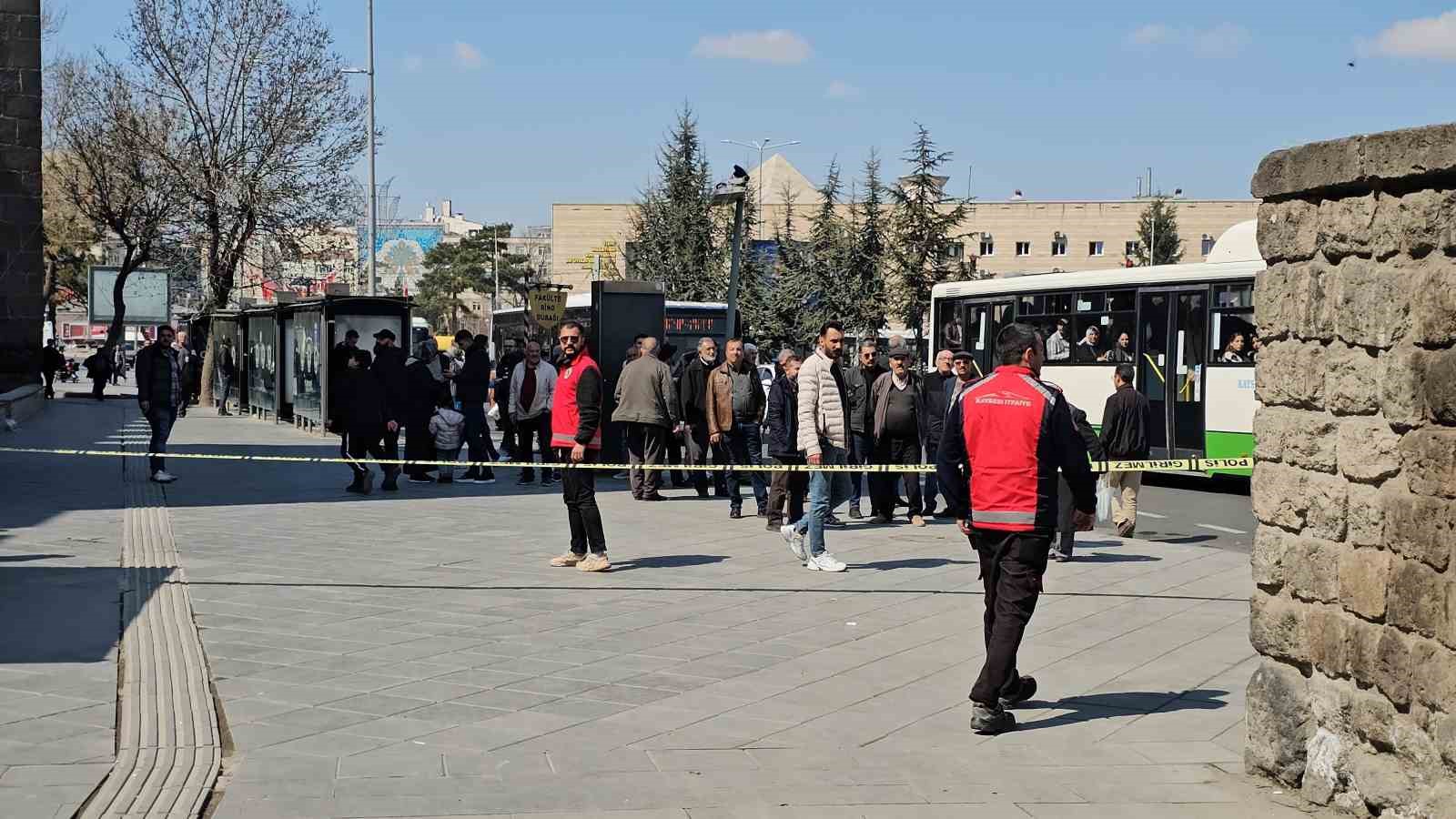 İntihardan vazgeçti, gazeteciye saldırdı
