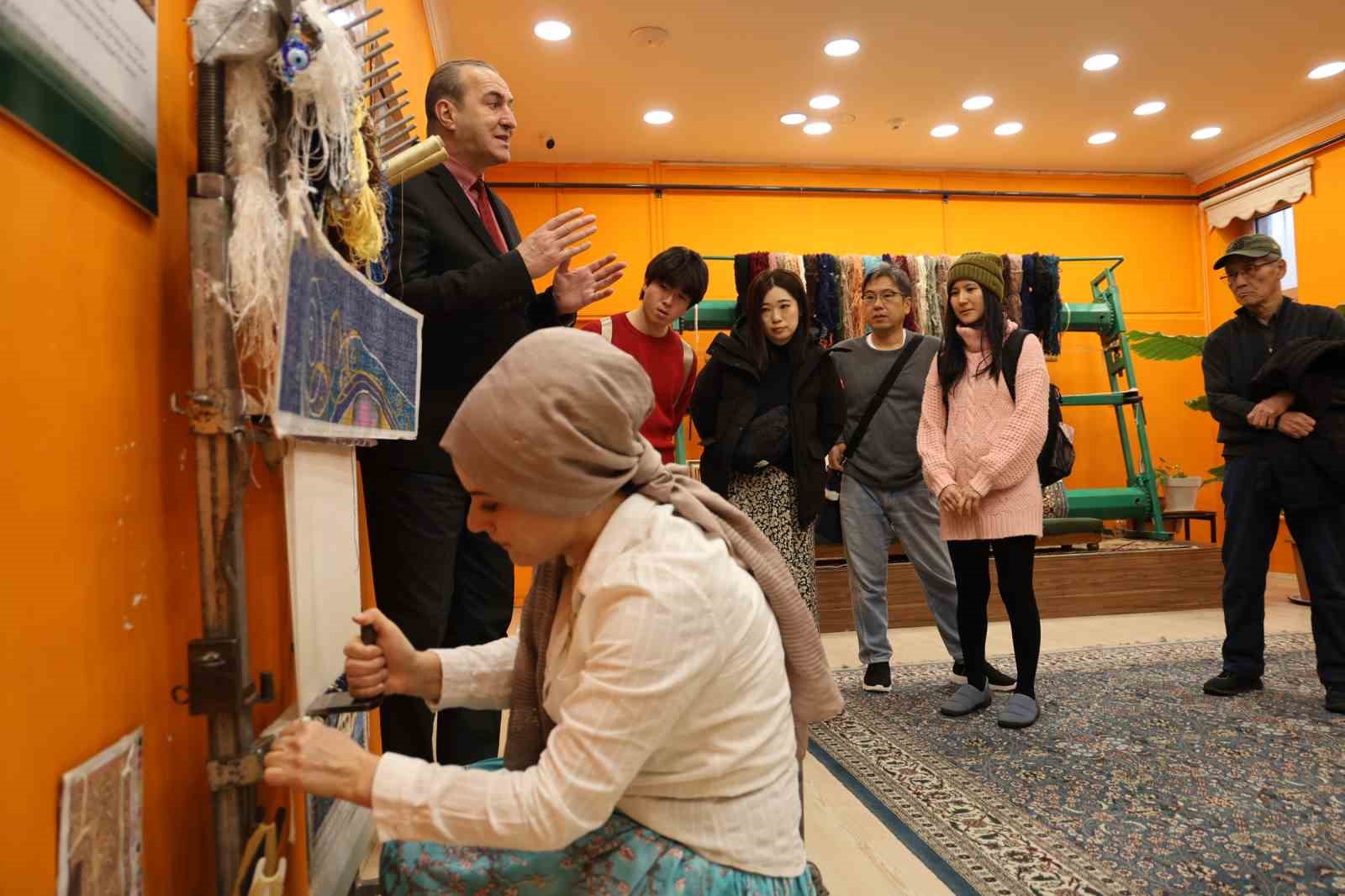 İpeğin ilmeklerinde yaşayan kültür
