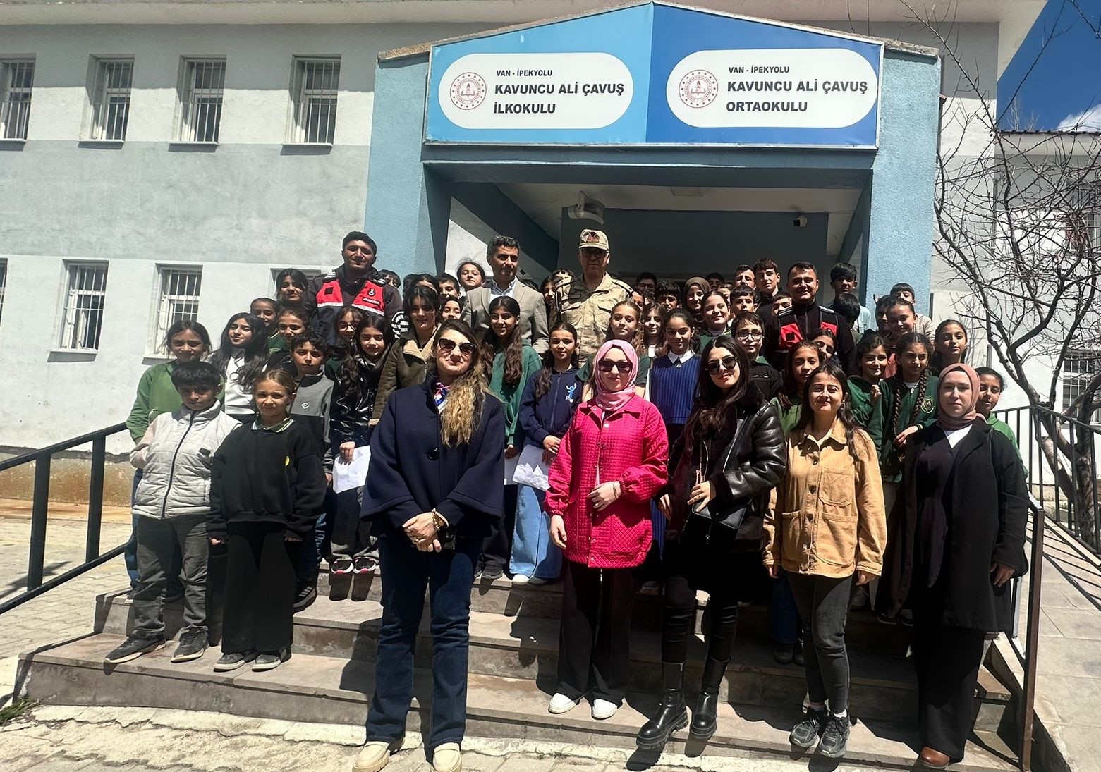 İpekyolu jandarmasından okullarda bayram mesaisi
