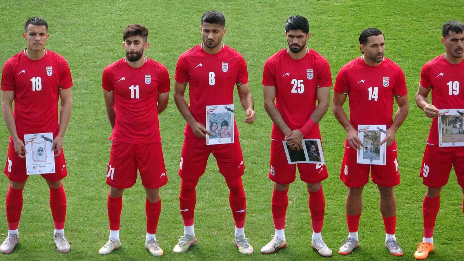 İran A Milli Futbol takımı, Kosta Rika maçına savaşta hayatını kaybeden çocukların fotoğrafıyla çıktı
