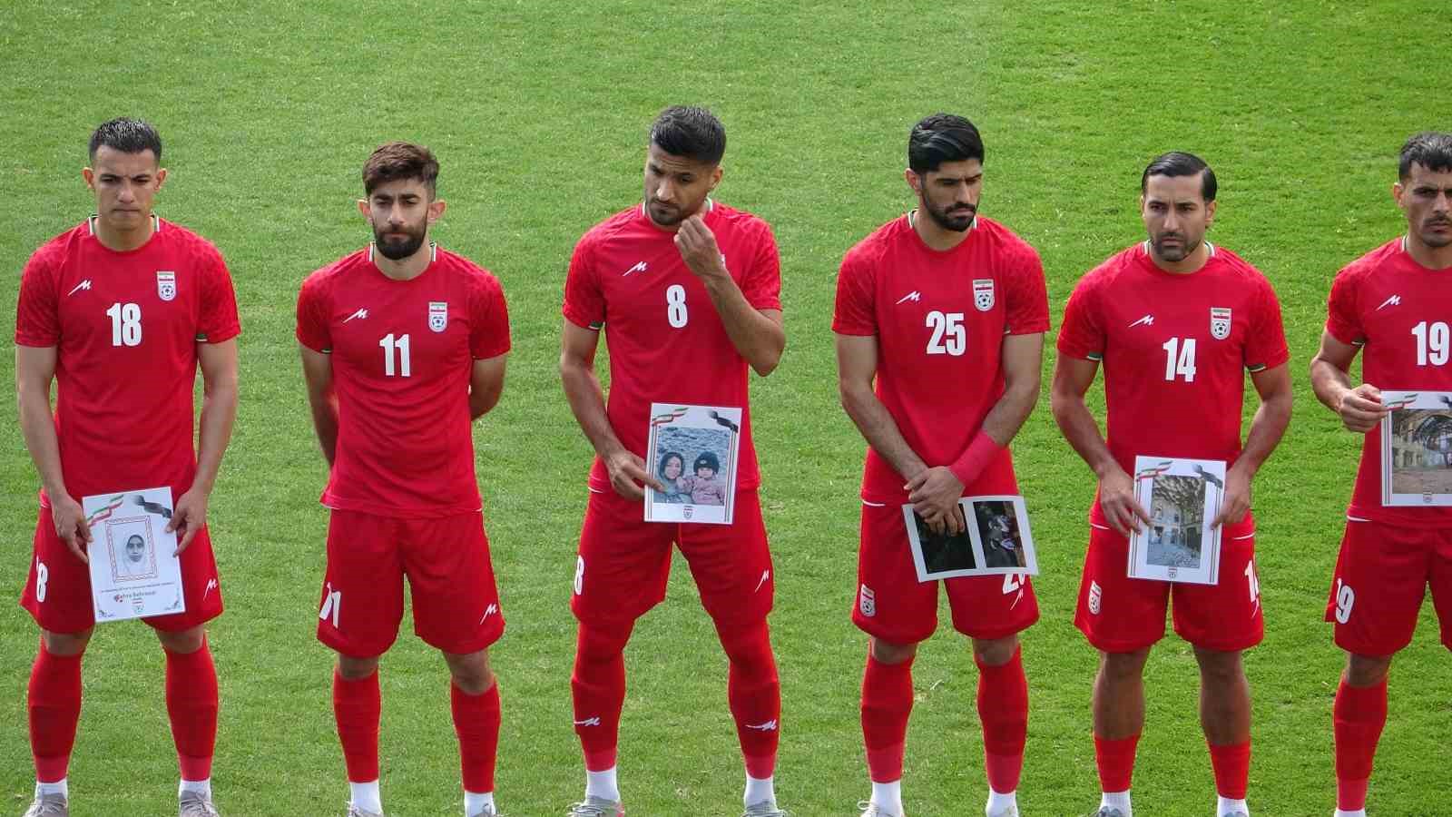 İran A Milli Futbol takımı, Kosta Rika maçına savaşta hayatını kaybeden çocukların fotoğrafıyla çıktı
