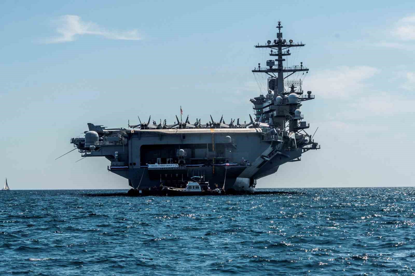 İran, ABD’ye ait USS Abraham Lincoln uçak gemisine füze saldırısı düzenledi
