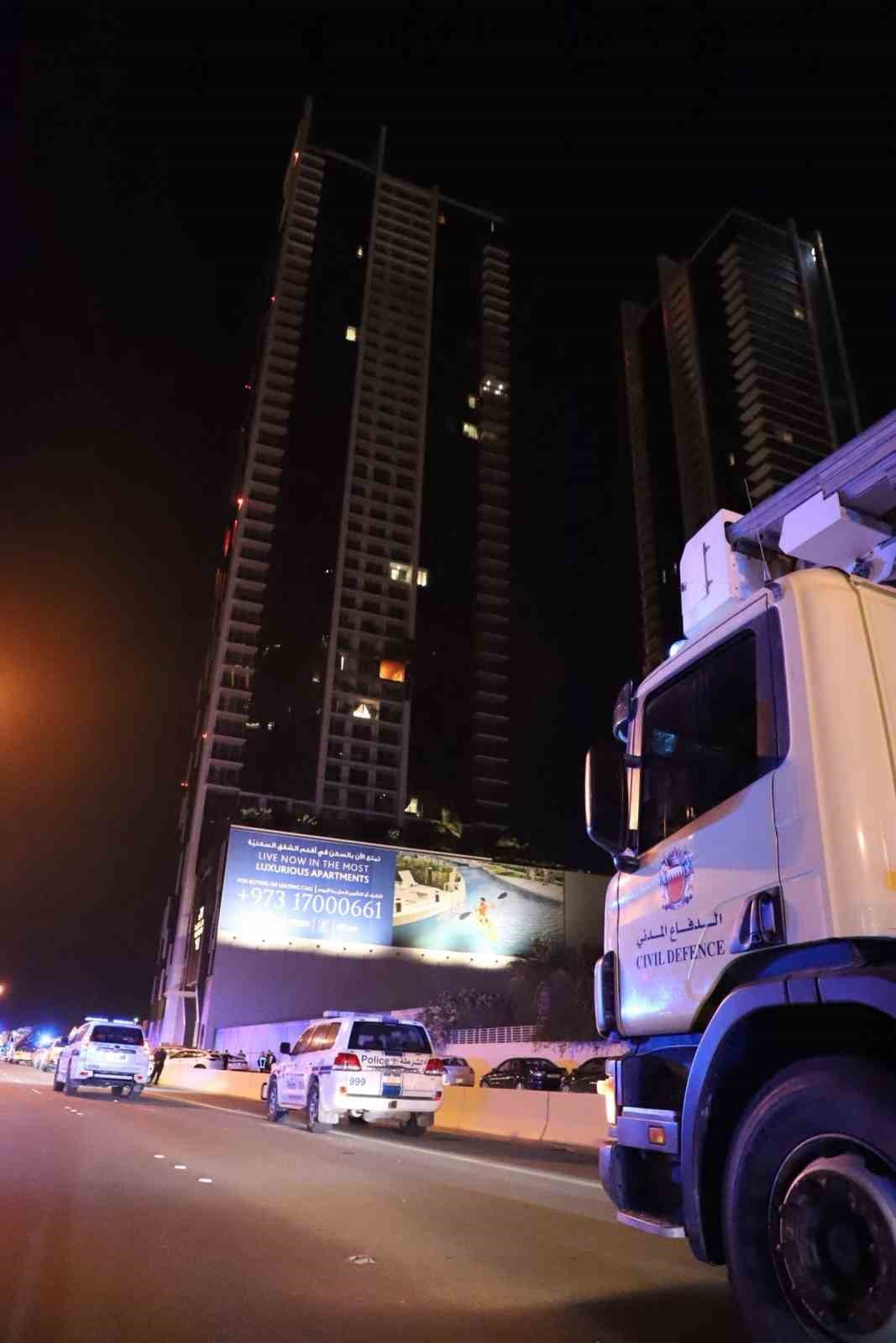 İran, Bahreyn’de otel ve 2 konutu hedef aldı
